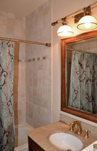 21 - Hall bath